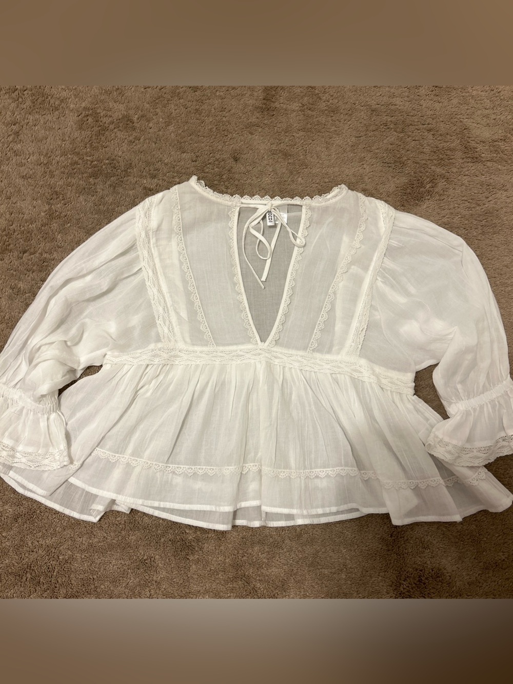 NWOT H&M White Flowy Quarter Sleeve Blouse